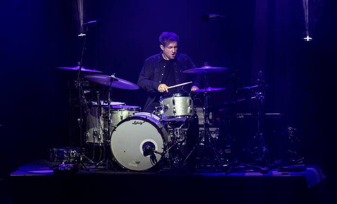 Wincent Weiss Konzert Berlin 2020 Berlin, 18.09.20, Florian Kettler (Schlagzeug) beim Wincent Weiss Konzert der Back to live Open Airs 2020 in der Waldbuehne Berlin. Berlin Berlin Deutschland Waldbühne