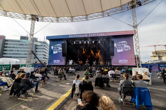 Hamburg, 19. September 2020 - Niels Frevert bei einem Konzert auf der Festival Village Stage im Rahmen des Reeperbahn Festivals 2020