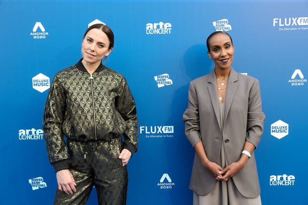 Hamburg Melanie Chisholm Mel C Melanie C ehemals Spice Girls mit Moderatorin Hadnet Tesfai bei der Verleihung des Anchor Award 2020 im St. Pauli Theater Hamburg Reeperbahn Festival International Music Award 19.9.2020