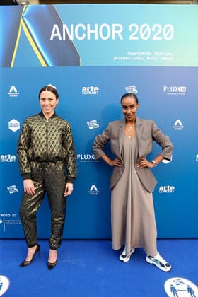 Hamburg Melanie Chisholm Mel C Melanie C ehemals Spice Girls mit Moderatorin Hadnet Tesfai bei der Verleihung des Anchor Award 2020 im St. Pauli Theater Hamburg Reeperbahn Festival International Music Award 19.9.2020