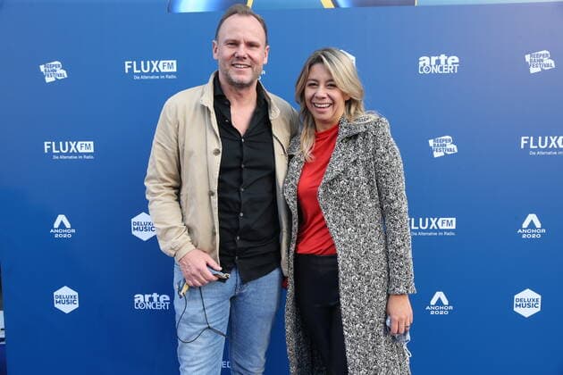 Hamburg Innensenator Andy Grote mit Catherine Saavedra bei der Verleihung des Anchor Award 2020 im St. Pauli Theater Hamburg Reeperbahn Festival International Music Award 19.9.2020