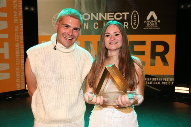Hamburg Demian und Inez von Ätna aus Dresden bei der Verleihung des Anchor Award 2020 im St. Pauli Theater Hamburg Reeperbahn Festival International Music Award 19.9.2020