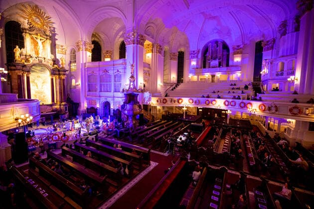 Hamburg, 19. September 2020 - Die Sterne (Frank Spilker) bei einem Konzert in der Hauptkirche St. Michaelis im Rahmen des Reeperbahn Festivals 2020