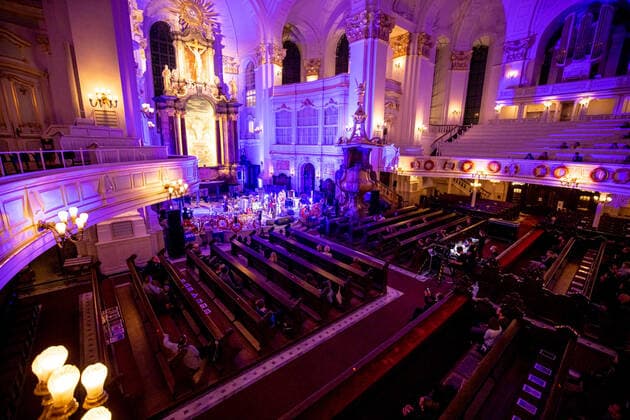Hamburg, 19. September 2020 - Die Sterne (Frank Spilker) bei einem Konzert in der Hauptkirche St. Michaelis im Rahmen des Reeperbahn Festivals 2020