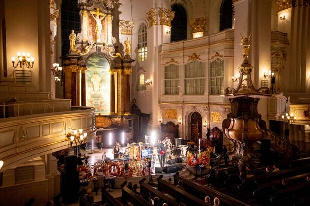 Hamburg, 19. September 2020 - Die Sterne (Frank Spilker) bei einem Konzert in der Hauptkirche St. Michaelis im Rahmen des Reeperbahn Festivals 2020