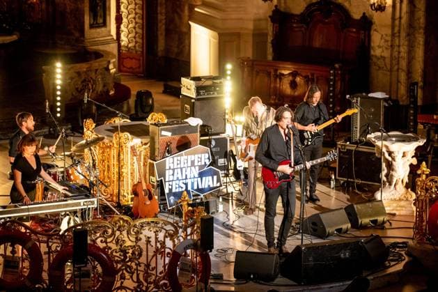 Hamburg, 19. September 2020 - Die Sterne (Frank Spilker) bei einem Konzert in der Hauptkirche St. Michaelis im Rahmen des Reeperbahn Festivals 2020