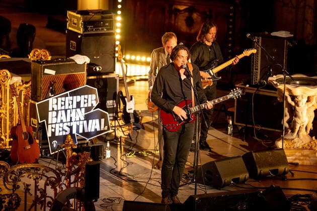 Hamburg, 19. September 2020 - Die Sterne (Frank Spilker) bei einem Konzert in der Hauptkirche St. Michaelis im Rahmen des Reeperbahn Festivals 2020
