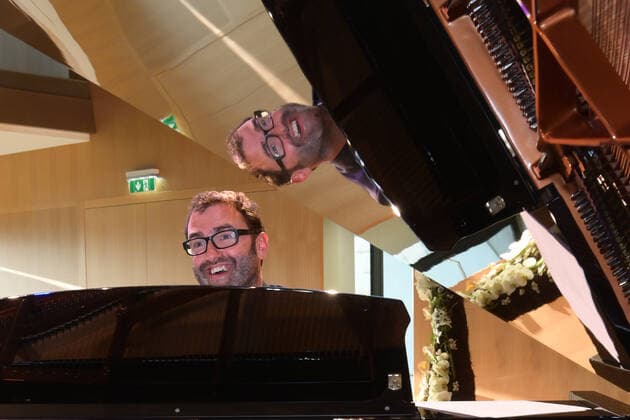 Konzert des Gasselsberger Trios mg3 , in der Landesmusikschule Gmunden, im Rahmen der Salzkammergut Festwochen in Gmunden , am 20.09.20. Das Bild zeigt den Pianisten Martin Gasselsberger 2020 - Konzert des Gasselsberger Trios mg3 , in der Landesmusikschule Gmunden, im Rahmen der Salzkammergut Festwochen in Gmunden , am 20.09.20.