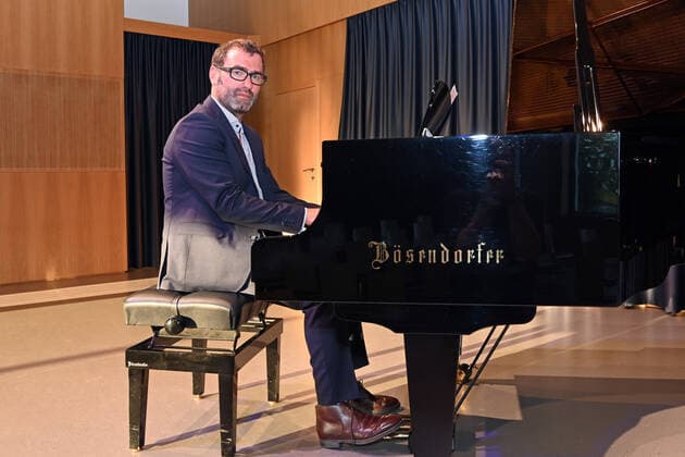 Konzert des Gasselsberger Trios mg3 , in der Landesmusikschule Gmunden, im Rahmen der Salzkammergut Festwochen in Gmunden , am 20.09.20. Das Bild zeigt den Pianisten Martin Gasselsberger 2020 - Konzert des Gasselsberger Trios mg3 , in der Landesmusikschule Gmunden, im Rahmen der Salzkammergut Festwochen in Gmunden , am 20.09.20.