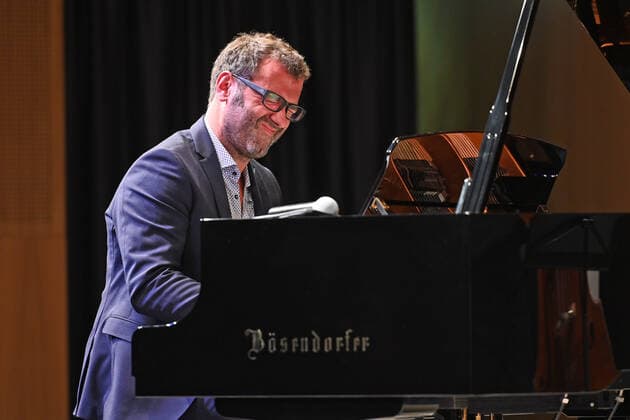 Konzert des Gasselsberger Trios mg3 , in der Landesmusikschule Gmunden, im Rahmen der Salzkammergut Festwochen in Gmunden , am 20.09.20. Das Bild zeigt den Pianisten Martin Gasselsberger 2020 - Konzert des Gasselsberger Trios mg3 , in der Landesmusikschule Gmunden, im Rahmen der Salzkammergut Festwochen in Gmunden , am 20.09.20.
