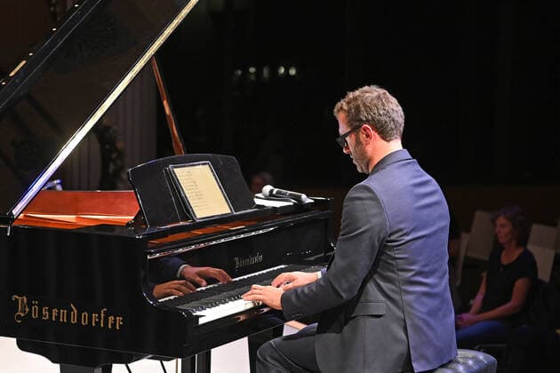 Konzert des Gasselsberger Trios mg3 , in der Landesmusikschule Gmunden, im Rahmen der Salzkammergut Festwochen in Gmunden , am 20.09.20. Das Bild zeigt den Pianisten Martin Gasselsberger 2020 - Konzert des Gasselsberger Trios mg3 , in der Landesmusikschule Gmunden, im Rahmen der Salzkammergut Festwochen in Gmunden , am 20.09.20.
