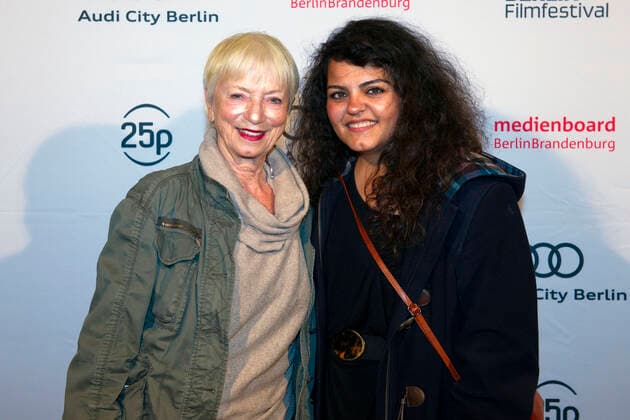Helga Seebacher und Sara Fazilat bei der Ankunft zur Preisverleihung vom Achtung Berlin - New Berlin Film Award Filmfestival 2020 im Kino Babylon, Berlin, 20.09.2020