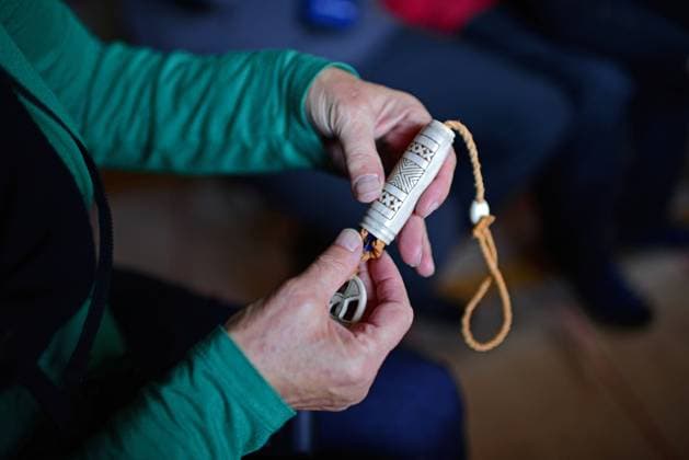 Traditional S·mi arts and crafts. Inside the home of Tuula Airamo, a S·mi descendant, and Reindeer farmer, by Muttus Lake. Inari, Lapland, Finland Inari Lapland Finland Copyright: xNanoxCalvox NN-LAPADV1-263