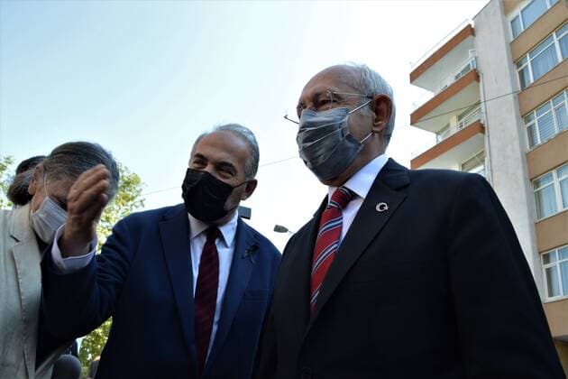 September 22, 2020, Ankara, Turkey: Leader of the main opposition People s Republican Party (CHP), KEMAL KILICDAROGLU (R) meets with SINAN ADIYAMAN (L), Head of the Turkish Medical Association (TTB), after the association was targeted by the government s side for unveiling reports related to the coronavirus (COVID-19) outbreak. Ankara Turkey - ZUMAg241 20200922_zip_g241_004 Copyright: xAltanxGocherx