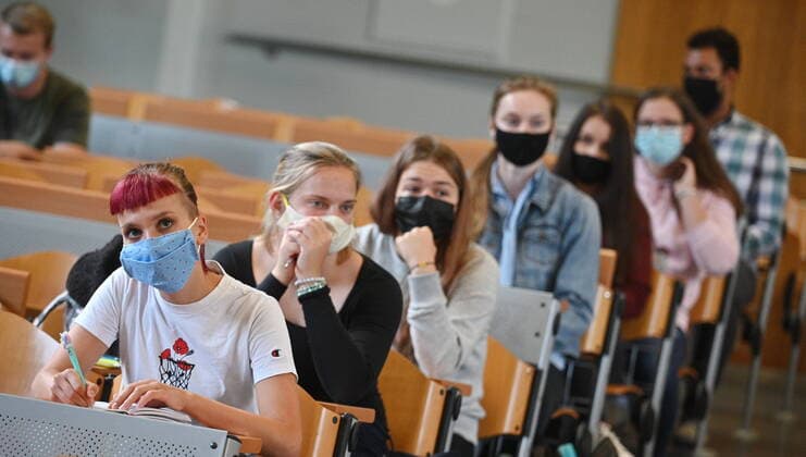 Students with protective face masks sit in a lecture hall of the Mendel University in Brno, Czech Republic, on the first day of the new academic year, on September 21, 2020. (CTKxPhoto IgorxZehl) CTKPhotoP202009210312201