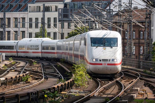 29.08.2020,Berlin,Deutschland,GER,Intercity-Express (ICE) gesehen am Bahnhof Friedrichstraße.