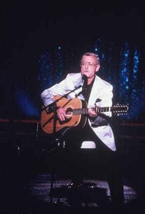 Saenger Roger Whittaker bei einem Auftritt bei Musikrevue am 16.11.1990 *** Singer Roger Whittaker during a performance at Musikrevue on 16 11 1990