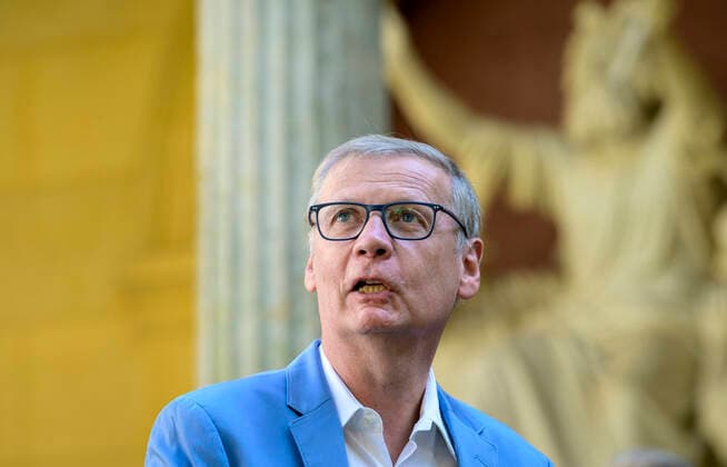 Potsdam 22.09.2020 SPSG Stiftung Preussische Schlösser und Gärten Berlin Brandenburg Park SANSSOUCI Günther JAUCH Fernsehmoderator Mäzen Gemeinsame Spendenkampagne mit der Deutschen Stiftung Denkmalschutz und dem Bauverein der Friedenskirche Potsdam Der CAMPANILE ,der freistehende Glockenturm muss dringend restauriert werden