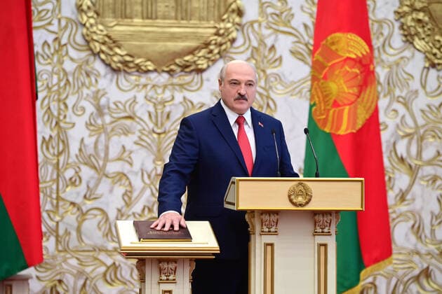 Bilder des Jahres 2020, News 09 September News Themen der Woche KW39 News Bilder des Tages MINSK, BELARUS - SEPTEMBER 23, 2020: Belarus President-Elect Alexander Lukashenko takes oath of office during an inauguration ceremony at the Palace of Independence. Andrei Stasevich BelTA TASS  TS0E80CB