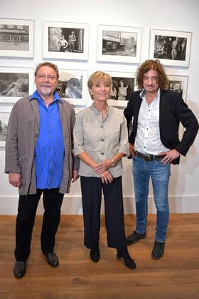 Bilder des Jahres 2020, Entertainment 09 September Entertainment Themen der Woche KW39 Entertainment Bilder des Tages AENO, her mit dem schoenen Leben, Vernissage Juergen von der Lippe, Anne Dohrenkamp, Malerin (Ehefrau von Juergen von der Lippe), Andre Kowalski, Fotograf praesentieren ihre Arbeiten & Werke AENO, in einer Vernissage in der Gallerie vom 24.09.2020 bis 25.10.2020 im Hotel Mond Fine Arts in Berlin am 24.09.2020 *** AENO, her mit dem schoenen Leben, Vernissage Juergen von der Lippe, Anne Dohrenkamp, painter wife of Juergen von der Lippe, Andre Kowalski, photographer present their work works AENO, in a vernissage in the gallery from 24 09 2020 to 25 10 2020 in the Hotel Mond Fine Arts in Berlin on 24 09 2020 Photopress Mueller