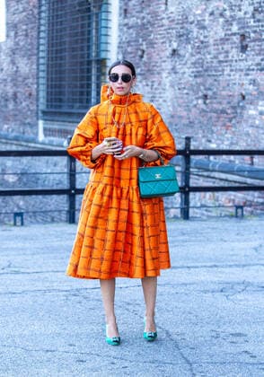 Italy: Alberta Ferretti show at Milan Fashion Week Milan, exterior of Alberta Ferretti s Milan fashion show, bloggers, influencers and buyers are photographed. Italy Copyright: FrancoxRe
