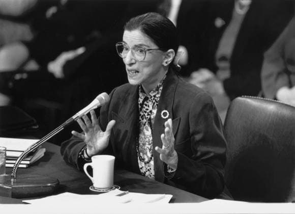 IMAGO ICONS: Ruth Bader Ginsburg Berühmte Feministinnen, Ruth Bader Ginsburg Ruth Bader Ginsburg at her confirmation hearing, Washington, D.C., USA, R. Michael Jenkins, Congressional Quarterly, July 21, 1993 No Model Release 1010_05_ghi-circa08957