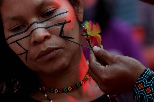 An indigenous woman of the Guarani ethnic group, takes part in a protest at the doors of the Brazilian Environment Institute, within the framework of Global Climate Action Day , in Sao Paulo, Brazil, 25 September 2020. Brazil joined Friday for Future this Friday with protests in several cities of the country in defense of the environment and against the policies of the president of Brazil, Jair Bolsonaro. The Fridays for Future movement, led by Swedish activist Greta Thunberg, restarted its activities around the world this Friday, under the slogan Fighting for our present, not just for our future . On this occasion, the mobilization combined the occupation of the streets with the virtual protest due to the pandemic. Brazil joins Frida  Copyright: xFernandoxBizerrax AME7439 20200926-637366809323538295