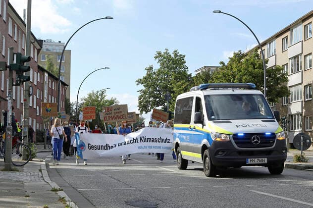 Demonstration von Fridays For Future unter dem Motto Kein Grad weiter beim 6. Globalen Klimastreik. Hamburg, 25.09.2020