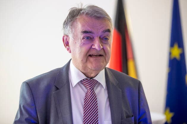25.09.2020 , Essen , Verleihung Polizei - Award an couragierte Helfer im Polizeipräsidium Essen an der Büscherstraße 2-6. Herbert Reul , Innenminister des Landes Nordrhein-Westfalen NRW.