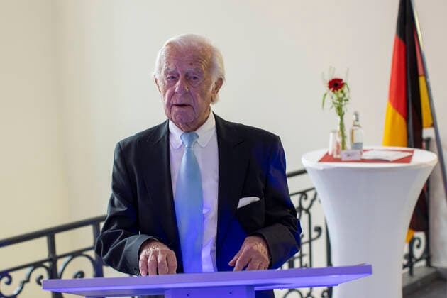 25.09.2020 , Essen , Verleihung Polizei - Award an couragierte Helfer im Polizeipräsidium Essen an der Büscherstraße 2-6. Künstler Günter A. Steinmann