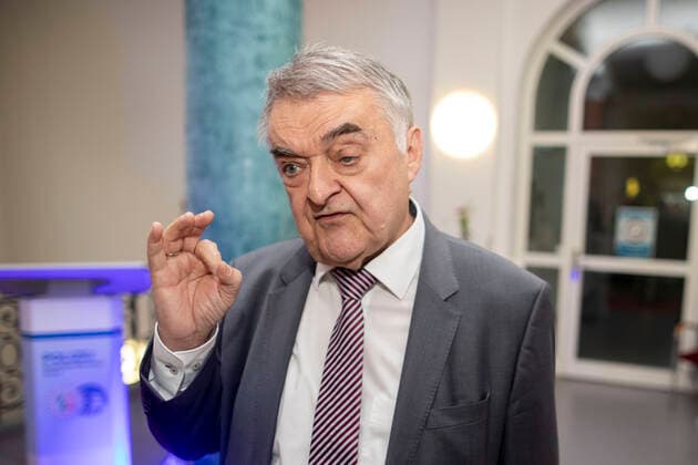 25.09.2020 , Essen , Verleihung Polizei - Award an couragierte Helfer im Polizeipräsidium Essen an der Büscherstraße 2-6. Herbert Reul , Innenminister des Landes Nordrhein-Westfalen NRW.