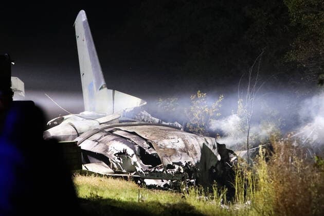 Bilder des Jahres 2020, News 09 September News Themen der Woche KW39 KHARKIV REGION, UKRAINE - SEPTEMBER 25, 2020 - The response effort to the crash of the Antonov AN-26 military transport aircraft of the Ukrainian Air Force is underway near Chuhuiv, Kharkiv Region, northeastern Ukraine. The plane with 20 cadets of the Ivan Kozhedub National Air Force University and seven crew members on board came down at approximately 20:45 local time on Friday, September 25, during a training flight. As reported, 25 people died on the spot, one person died from burns incompatible with life in hospital, while the sole survivor is receiving treatment. Antonov AN-26 plane crash in Kharkiv Region  Copyright: xVyacheslavxMadiyevskyyx