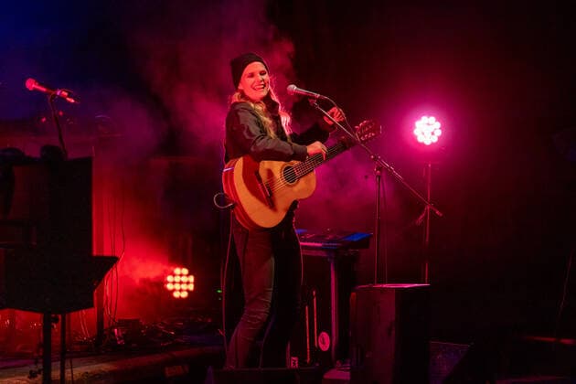 Görlitz, 25.9.2020 Im Rahmen des diesjährigen Fokus Films For Future des 17. Neiße Filmfestivals 2020 spielen Dota Kehr und Band im Kühlhaus Görlitz. Sie unterstützt mit ihren Auftritten seit langem die Bewegung Fridays for Future und setzt sich in ihren Songs u.a. aktiv mit Umweltschutz und Migration auseinander. Görlitz Deutschland