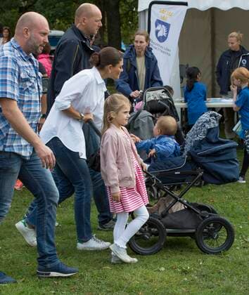 Crown Princess Victoria, Prince Oscar, Princess Estelle Prince Daniels Race and Sports Day 2017, Hagaparken, Stockholm Sweden Royal Palace Sweden x2551x, Copyright: xJohanxJeppsson TTx Prince Daniel s Race and Sports Day, Hagaparken, Solna, Sweden,