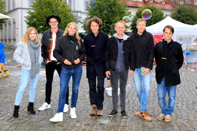 Clara Valerie, Johannes Schöne, Dota Kehr, Felix Meyer, Norbert Leisegang, Lars Kutschke und Sebastian Piskorz beim Ostritzer Friedensfest. Ostritz, 26.09.2020