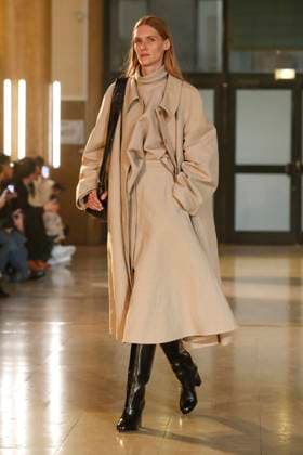 A model walking the runway during the Lemaire Fall 2020 runway show in Paris - Fall 2020 Runway, Paris France  Copyright: xSHOWbitx h_207615233