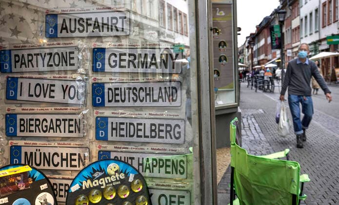 Coronavirus Auswirkungen Heidelberg, DEU, 29.09.2020 - Geschlossener Souvenir Shop in Heidelberg. Seit Ausbruch der Corona Pandemie sind die Touristenbesuche stark zurück gegangen. Heidelberg Baden-Wuerttemberg Deutschland