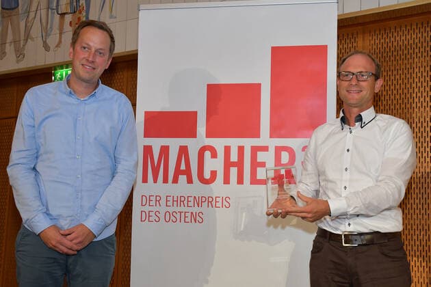 Preisverleihung Macher des Ostens 2020 Nicolas Roehrs, Dr. Jens Struckmeier, Cloud & Heat Technologies GmbH (Dresden) Das Dresdner Start-up Cloud&Heat Technologies GmbH Festakt zur Preisverleihung, Macher (Ehrenpreis) des Ostens in Berlin am 29.09.2020