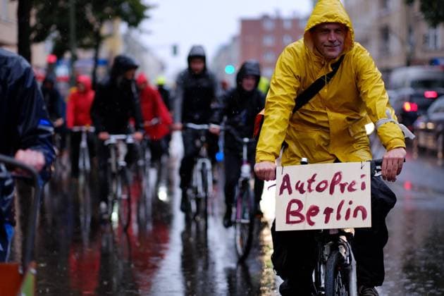 Mobil ohne Auto am 20. Juni Demonstranten fordern autobefreite Wohnbezirke, geschützte Radwege und eine fahrradfreundliche Stadt in Berlin snapshot-photography xK.M.Krause *** Demonstrators demand car-free residential districts, protected cycle paths and a bicycle-friendly city in Berlin snapshot photography xK M Krause