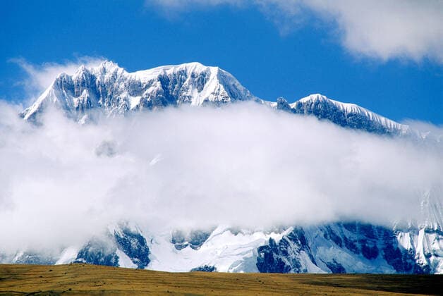 The beautiful & massive NEVADO AUZANGATE rises to a height of 20,900 feet in the PERUVIAN ANDES McPLOV