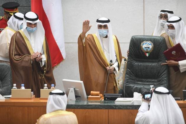 (201001) -- BEIJING, Oct. 1, 2020 () -- Sheikh Nawaf Al-Ahmad Al-Jaber Al-Sabah (C) prepares to take oath before the National Assembly in Kuwait City, Kuwait, Sept. 30, 2020. Sheikh Nawaf Al-Ahmad Al-Jaber Al-Sabah took oath before the National Assembly on Wednesday to become the 16th emir of Kuwait. () PHOTOS OF THE DAY Xinhua 