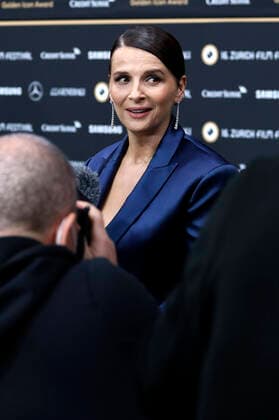 Juliette Binoche bei der Premiere des Kinofilms La bonne Ã pouse und der Verleihung des ZFF Golden Icon Award auf dem 16. Zurich Film Festival 2020 im Kino Corso. Zürich, 30.09.2020