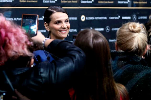 Juliette Binoche bei der Premiere des Kinofilms La bonne Ã pouse und der Verleihung des ZFF Golden Icon Award auf dem 16. Zurich Film Festival 2020 im Kino Corso. Zürich, 30.09.2020