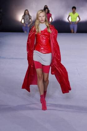 (201001) -- PARIS, Oct. 1, 2020 -- A model presents a creation by BALMAIN during the Paris Fashion Week s Women Spring Summer 2021 ready-to-wear fashion show in Paris, France, on Sept. 30, 2020. (Photo by Xinhua) FRANCE-PARIS-FASHION WEEK-BALMAIN PieroxBiasion 