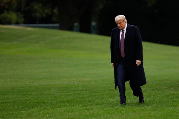 October 1, 2020, Washington, District of Columbia, USA: United States President Donald J. Trump walks on the South Lawn of the White House upon his return to Washington, DC from Bedminster, New Jersey on October 1, 2020 Washington USA - ZUMAs152 20201001_zaa_s152_141 Copyright: xYurixGripasx-xPoolxViaxCnpx