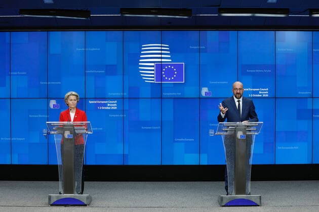 Bilder des Jahres 2020, News 10 Oktober News Themen der Woche KW40 News Bilder des Tages (201002) -- BRUSSELS, Oct. 2, 2020 -- European Council President Charles Michel (R) and European Commission President Ursula von der Leyen attend an online press conference after the first day meeting of the (EU) special summit in Brussels, Belgium, Oct. 2, 2020. The EU is ready to impose sanctions on Turkey while at the same time willing to engage with the country to solve disputes over the energy reserves in the Eastern Mediterranean, EU leaders said early Friday. ( Handout via Xinhua) BELGIUM-BRUSSELS-EU-SPECIAL SUMMIT EuropeanxUnion 