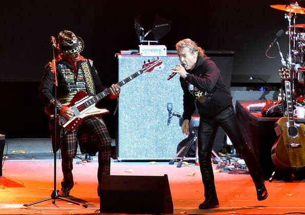 Berlin Peter Maffay - Konzert 02.10.2020, Peter Maffay - Konzert,v.l.Pascal Kravetz und Peter Maffay,Back to Live Open-Airs 2020 in der Waldbuehne,Berlin Copyright: xLakomski Eibner-Pressefotox EP_dli