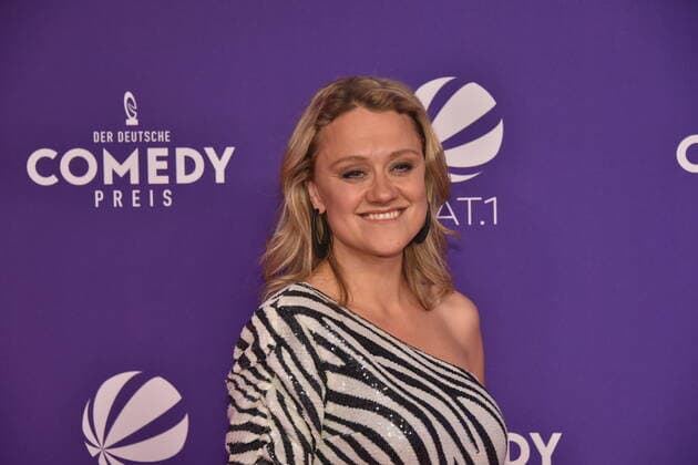 Moderatorin und Comedian Lisa Feller kommt zur Verleihung des Deutschen Comedypreises 2020