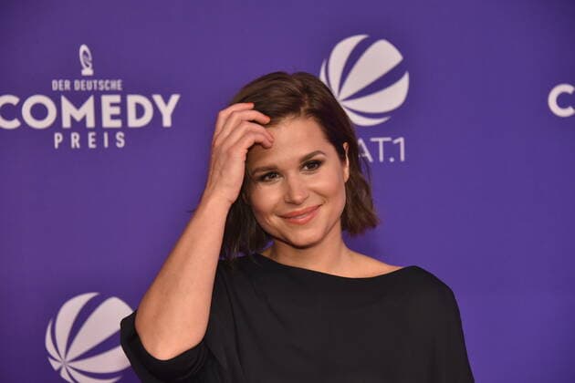 Schauspielerin Cristina do Rego kommt zur Verleihung des Deutschen Comedypreises 2020
