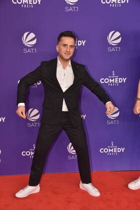 Comedian Özcan Cosar kommt zur Verleihung des Deutschen Comedypreises 2020